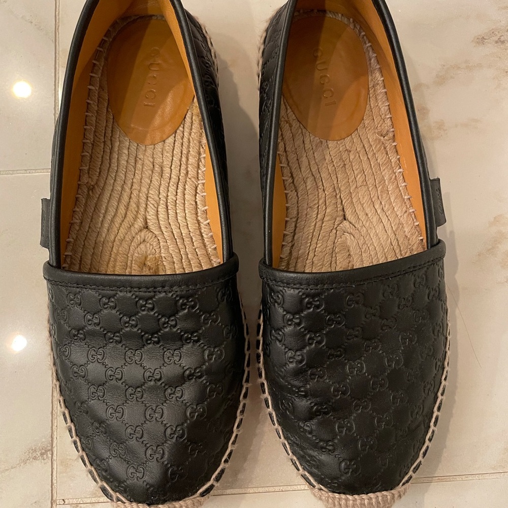 Authentic black leather Gucci espadrilles. Size 35.